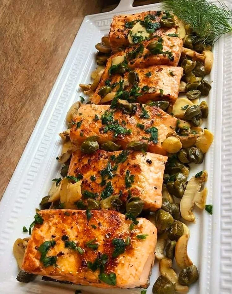 Salmão Assado com Alcaparras e Champignon